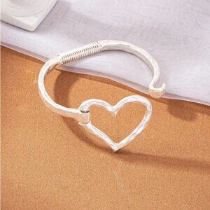 Silver heart bracelet
